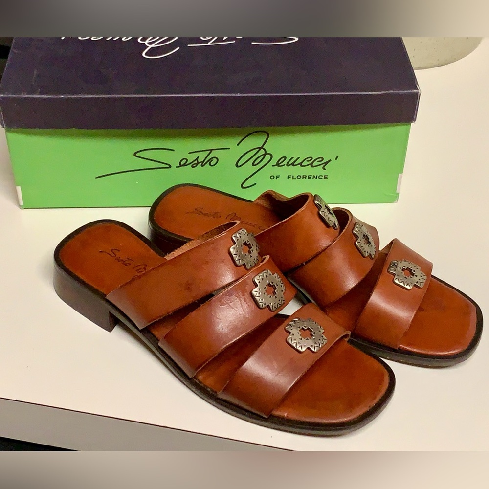 Women's 7 M SESTO MEUCCI Florence Italian Brown Leather Metal Hardware Sandals